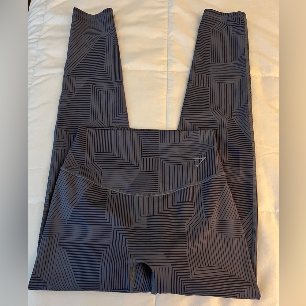Gymshark Elevate Leggings Grey and Black Geometric Pattern. Size Small
